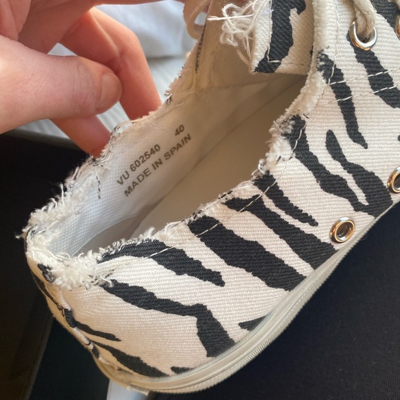 Saint Laurent Sneakers in canvas zebra print - Picture 10 of 14